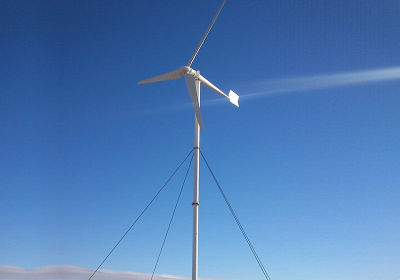 小型风力发电机的应用示范及发电模式