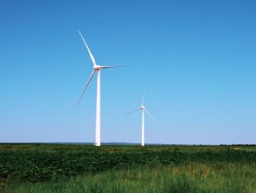 什么因素决定了风力发电机离地面的高度？