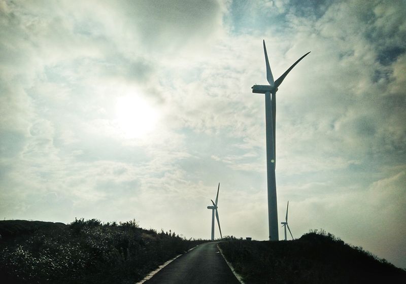 磁悬浮风力发电机通过收集风能为各种发电应用系统提供良好的能量
